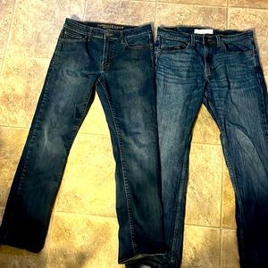 2 pairs of 32 L and 32 W jeans AE and Levi